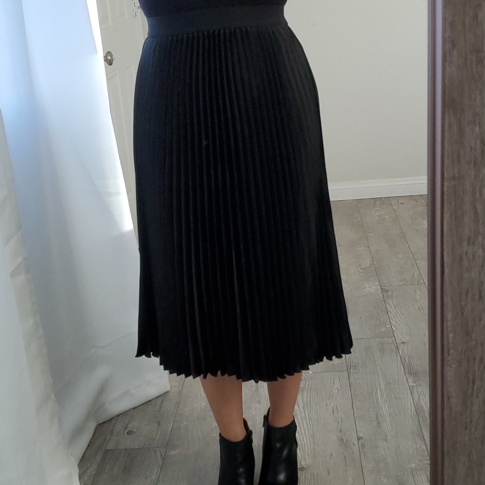 Black pleated midi skirt